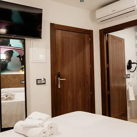 Hostal Central Marmolejo بيت ضيافة 3*