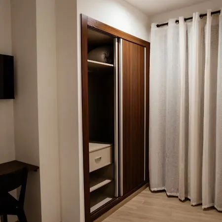 Hostal Central Marmolejo بيت ضيافة 3*